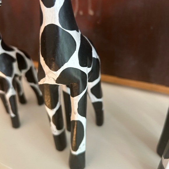 Vintage Handcrafted Black and White Giraffe Figurines Indonesia - Picture 11 of 16